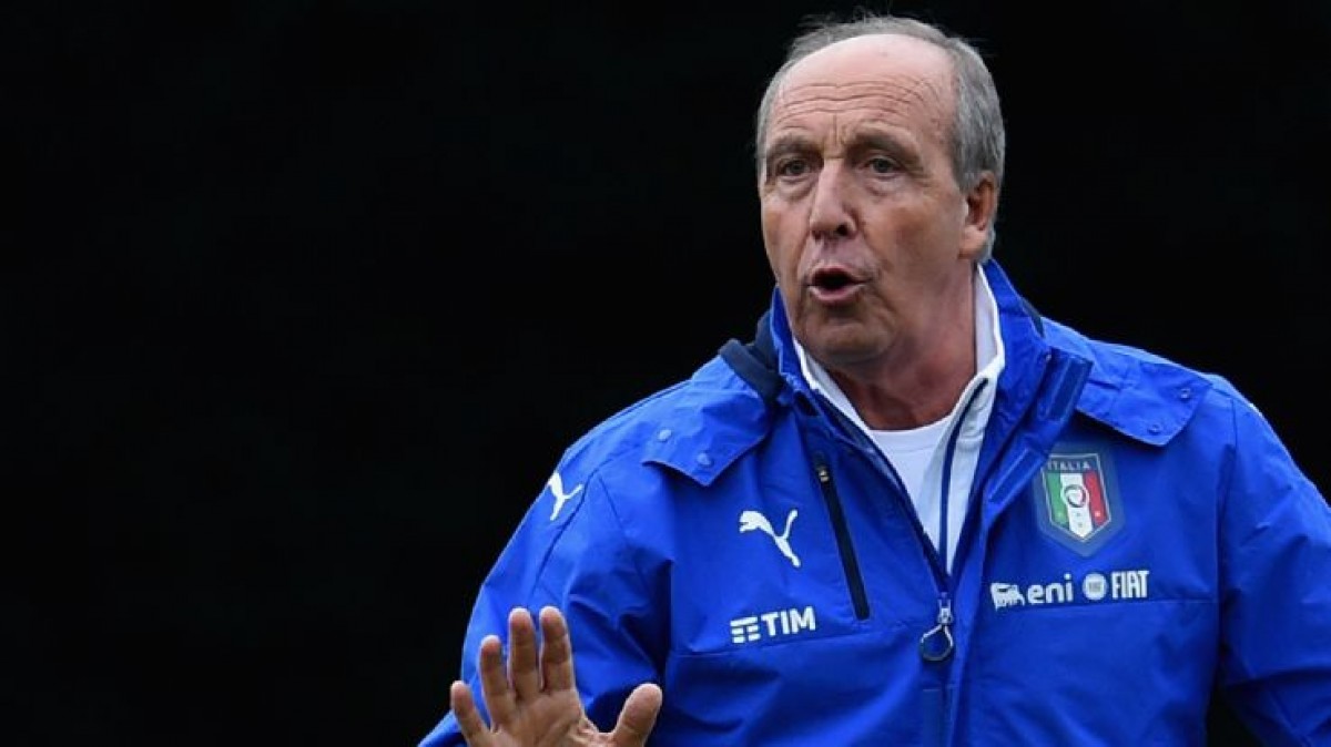 Тренер заполнил. Тринар. Тренер. Женщина тренер со свистком рисунок. Злой тренер со свистком.